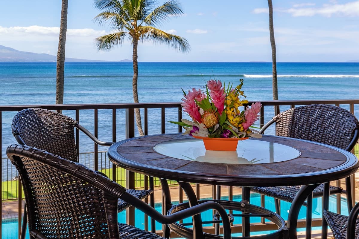 Condo in Wailuku · ★4.84 · 2 bedrooms · 4 beds · 2 baths - Photo 1