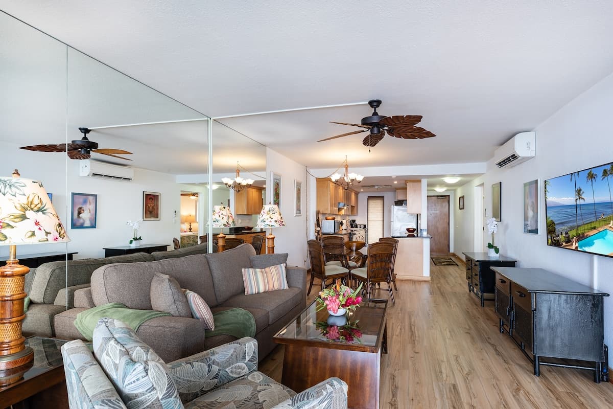 Condo in Wailuku · ★4.84 · 2 bedrooms · 4 beds · 2 baths - Photo 3