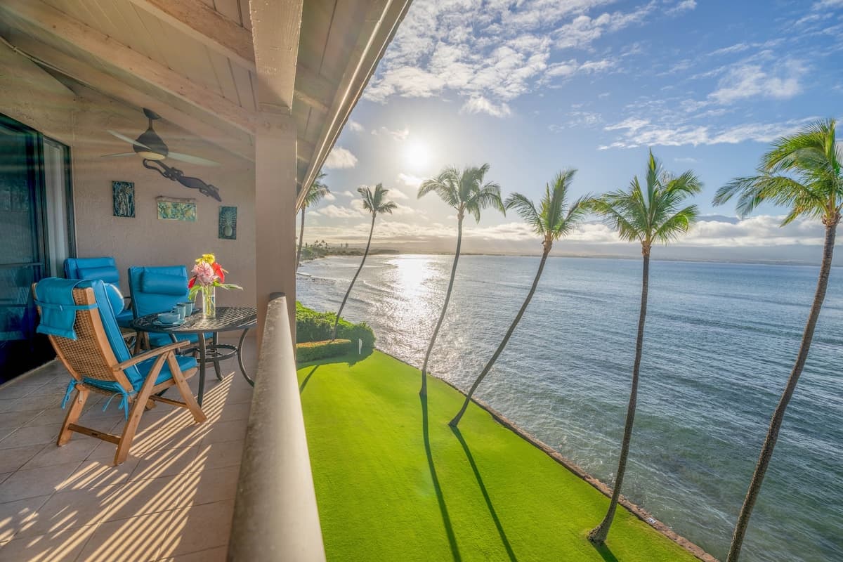 Condo in Wailuku · ★4.74 · 2 bedrooms · 4 beds · 2 baths - Photo 1