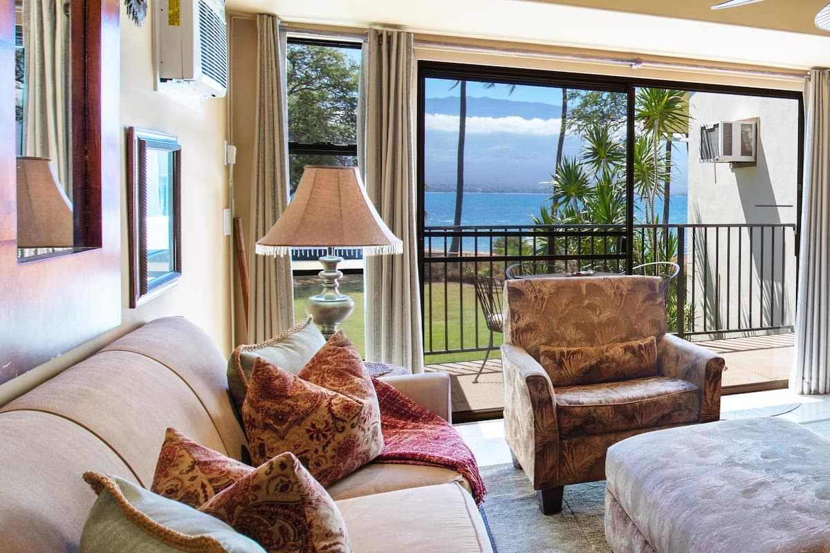 Condo in Wailuku · ★4.75 · 2 bedrooms · 2 beds · 2 shared baths - Photo 4
