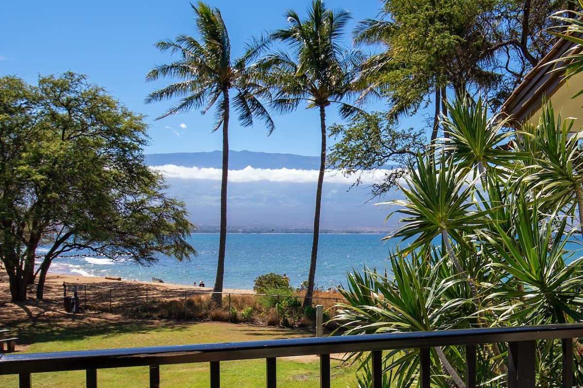 Condo in Wailuku · ★4.75 · 2 bedrooms · 2 beds · 2 shared baths - Photo 2