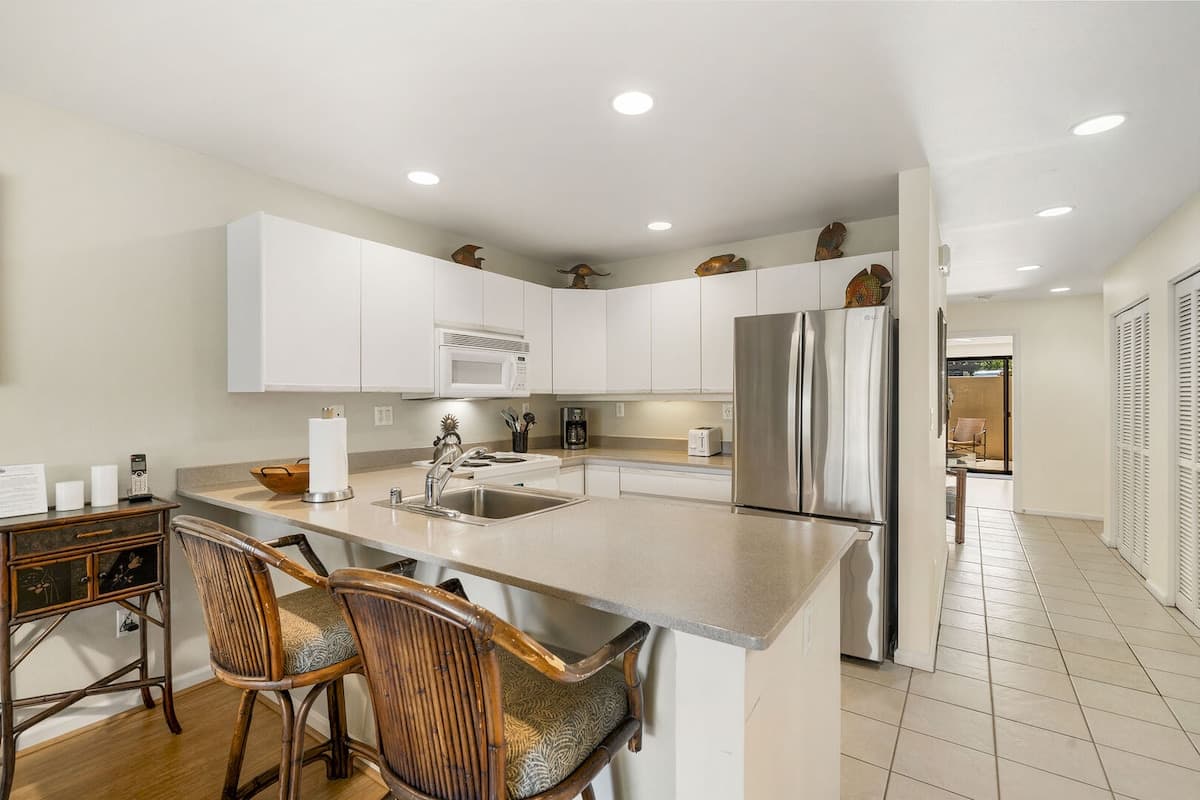 Condo in Kihei · ★4.71 · 1 bedroom · 2 beds · 2 private baths - Photo 2