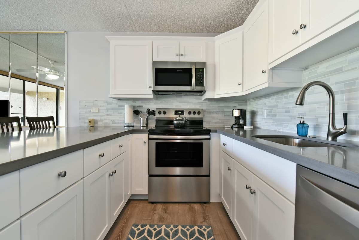 Condo in Kihei · ★4.64 · 1 bedroom · 2 beds · 1 bath - Photo 4