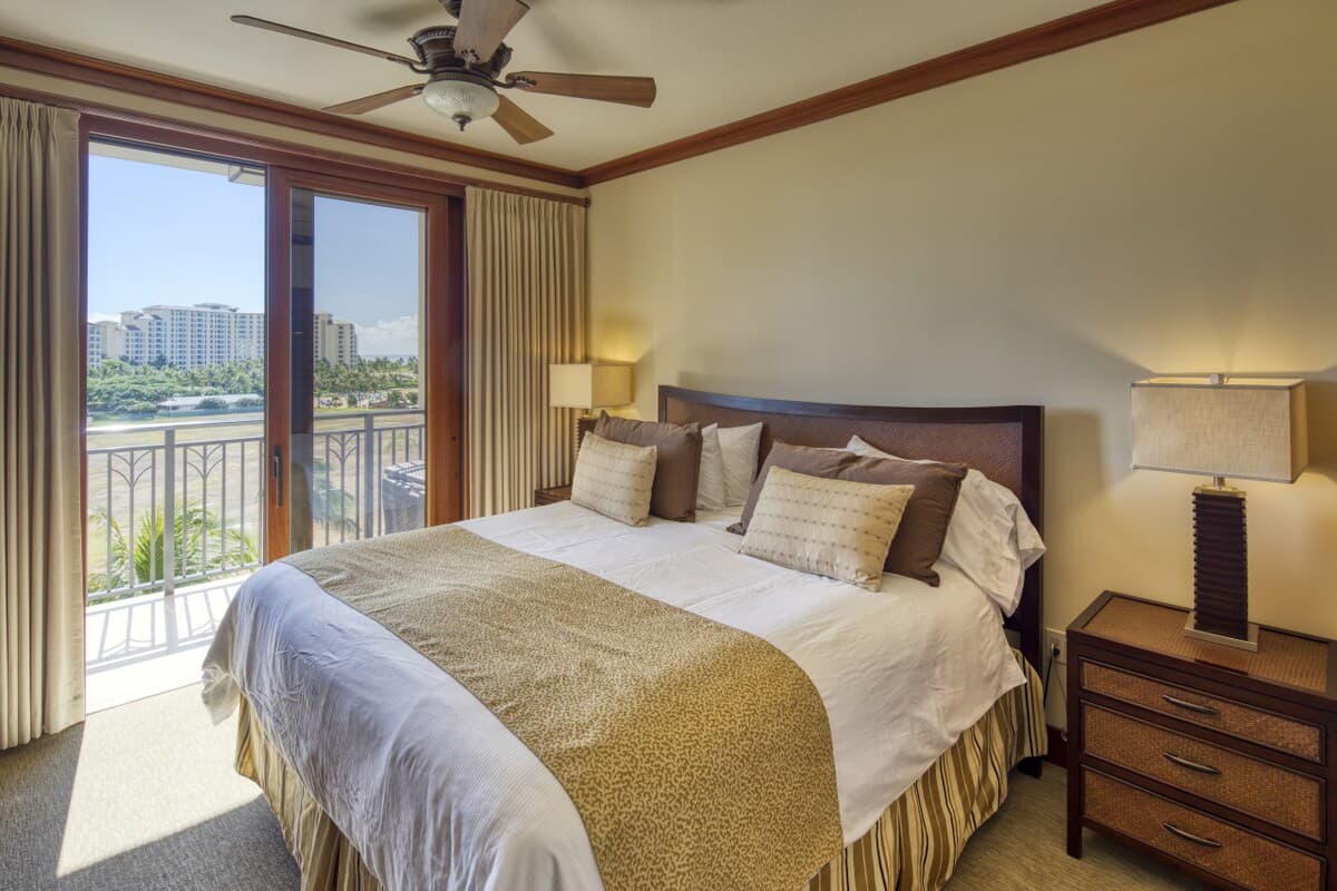 Condo in Kapolei · ★5.0 · 2 bedrooms · 2 beds · 2 private baths - Photo 1