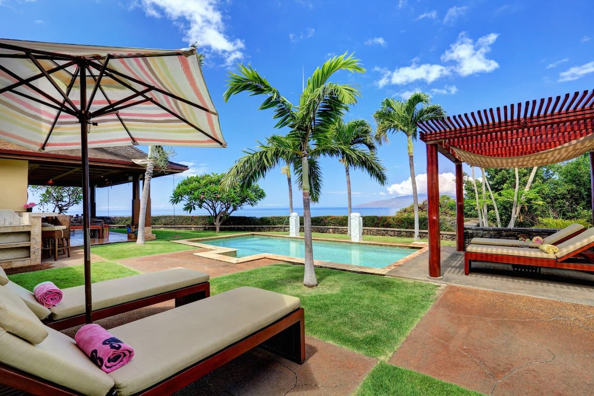 Home in Lahaina · ★4.88 · 2 bedrooms · 3 beds · 2 baths - Photo 1