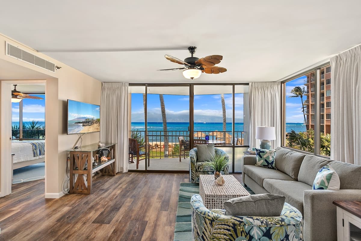 Condo in Lahaina · ★4.74 · 1 bedroom · 2 beds · 1 bath - Photo 5