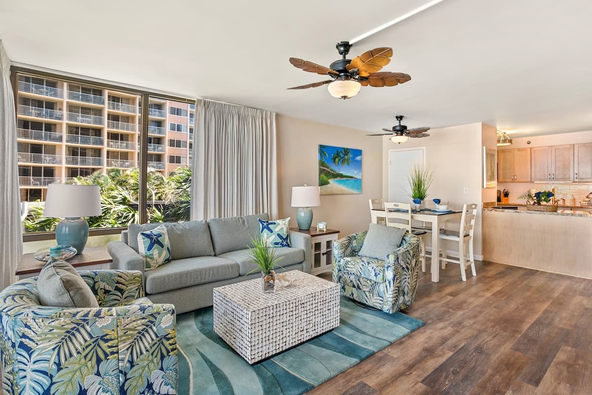 Condo in Lahaina · ★4.74 · 1 bedroom · 2 beds · 1 bath - Photo 3