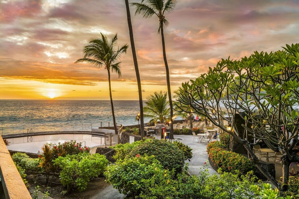 Condo in Kailua-Kona · ★4.5 · 1 bedroom · 2 beds · 1 bath - Photo 1
