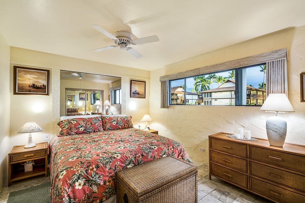 Condo in Kailua-Kona · ★4.5 · 1 bedroom · 2 beds · 1 bath - Photo 4