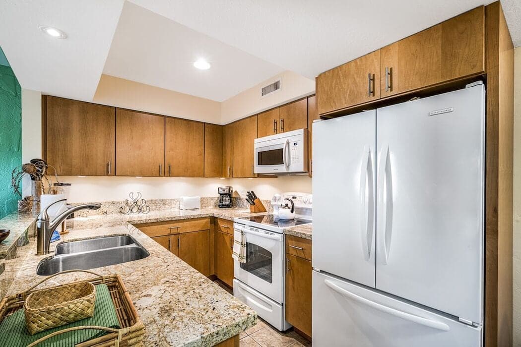 Condo in Kailua-Kona · ★4.5 · 1 bedroom · 2 beds · 1 bath - Photo 2