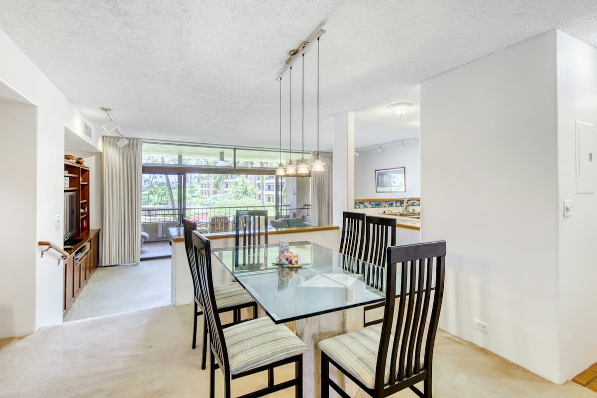 Condo in Lahaina · ★4.72 · 2 bedrooms · 2 beds · 2 shared baths - Photo 2