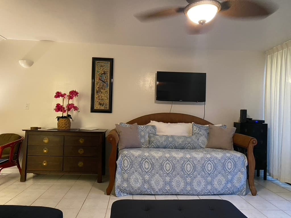 Condo in Kahuku · ★4.55 · 2 bedrooms · 4 beds · 2.5 shared baths - Photo 3