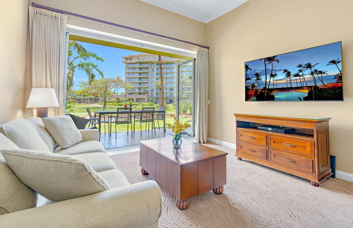 Condo in Lahaina · ★4.64 · 1 bedroom · 2 beds · 1 bath - Photo 5