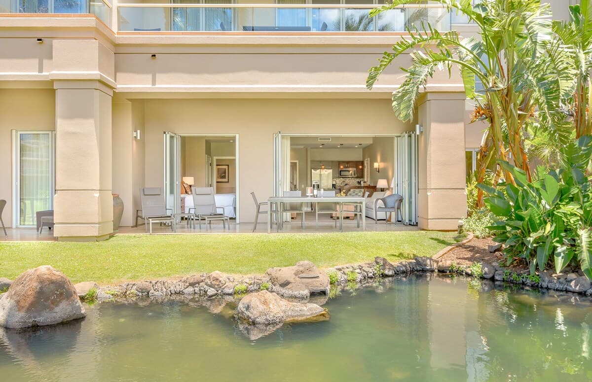 Condo in Lahaina · ★4.64 · 1 bedroom · 2 beds · 1 bath - Photo 4