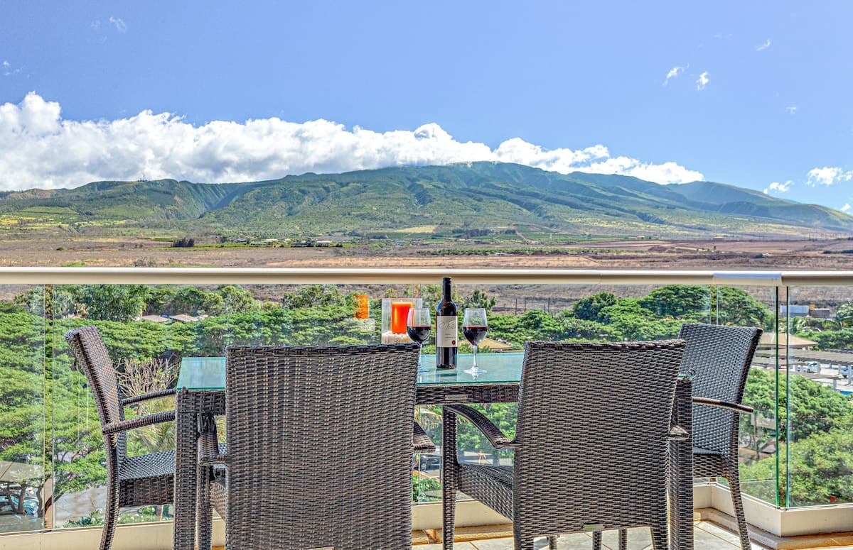 Condo in Lahaina · ★4.86 · 1 bedroom · 2 beds · 1 bath - Photo 1