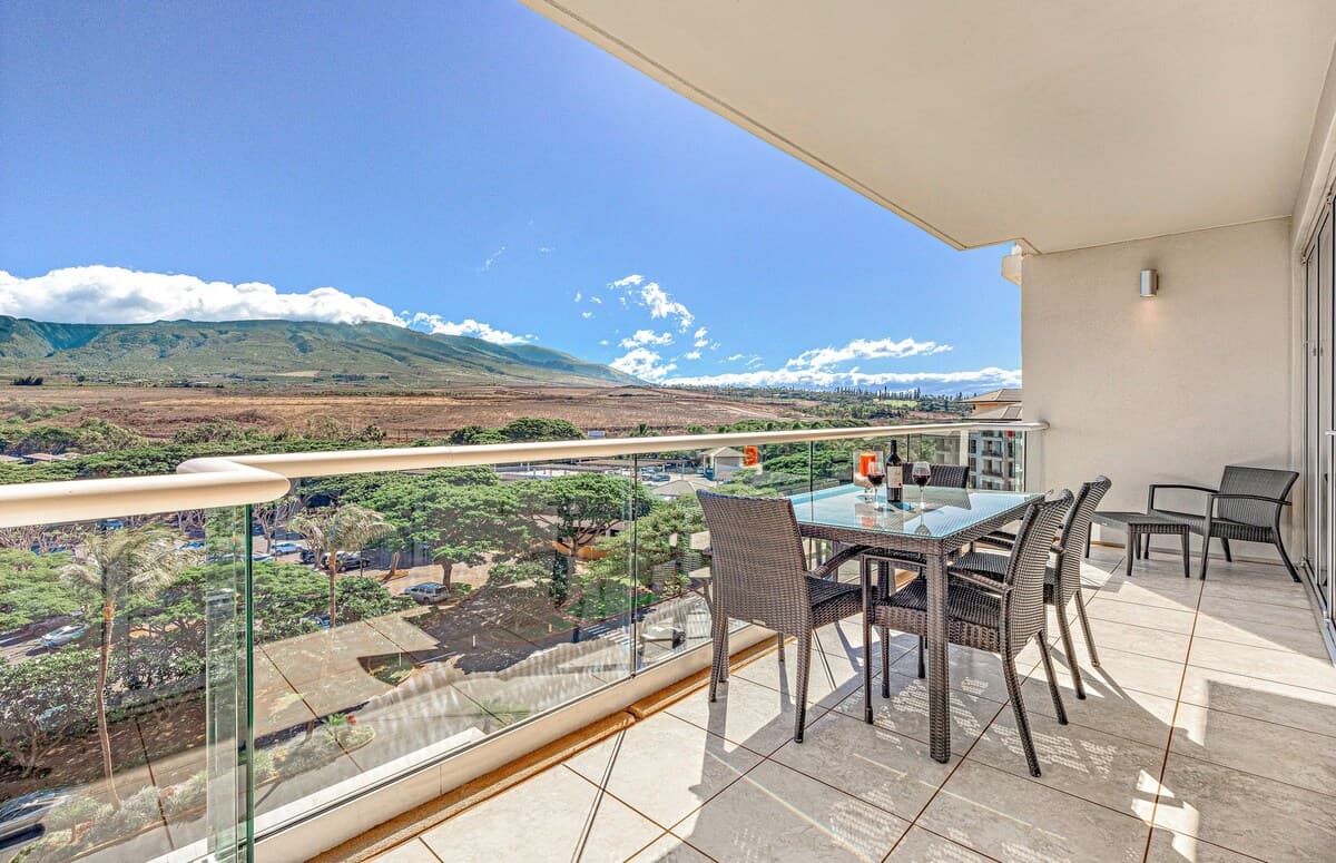 Condo in Lahaina · ★4.86 · 1 bedroom · 2 beds · 1 bath - Photo 2