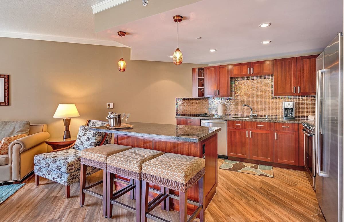 Condo in Lahaina · ★4.93 · Studio · 2 beds · 1 bath - Photo 4