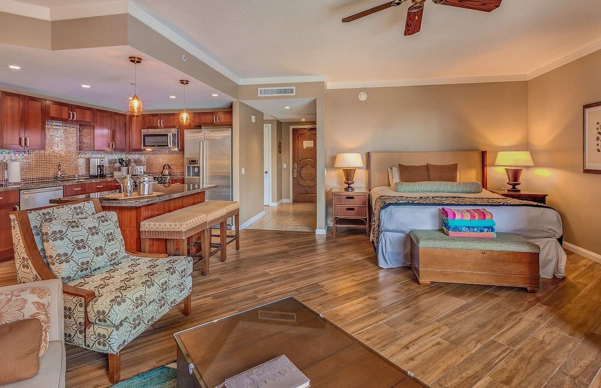 Condo in Lahaina · ★4.93 · Studio · 2 beds · 1 bath - Photo 5