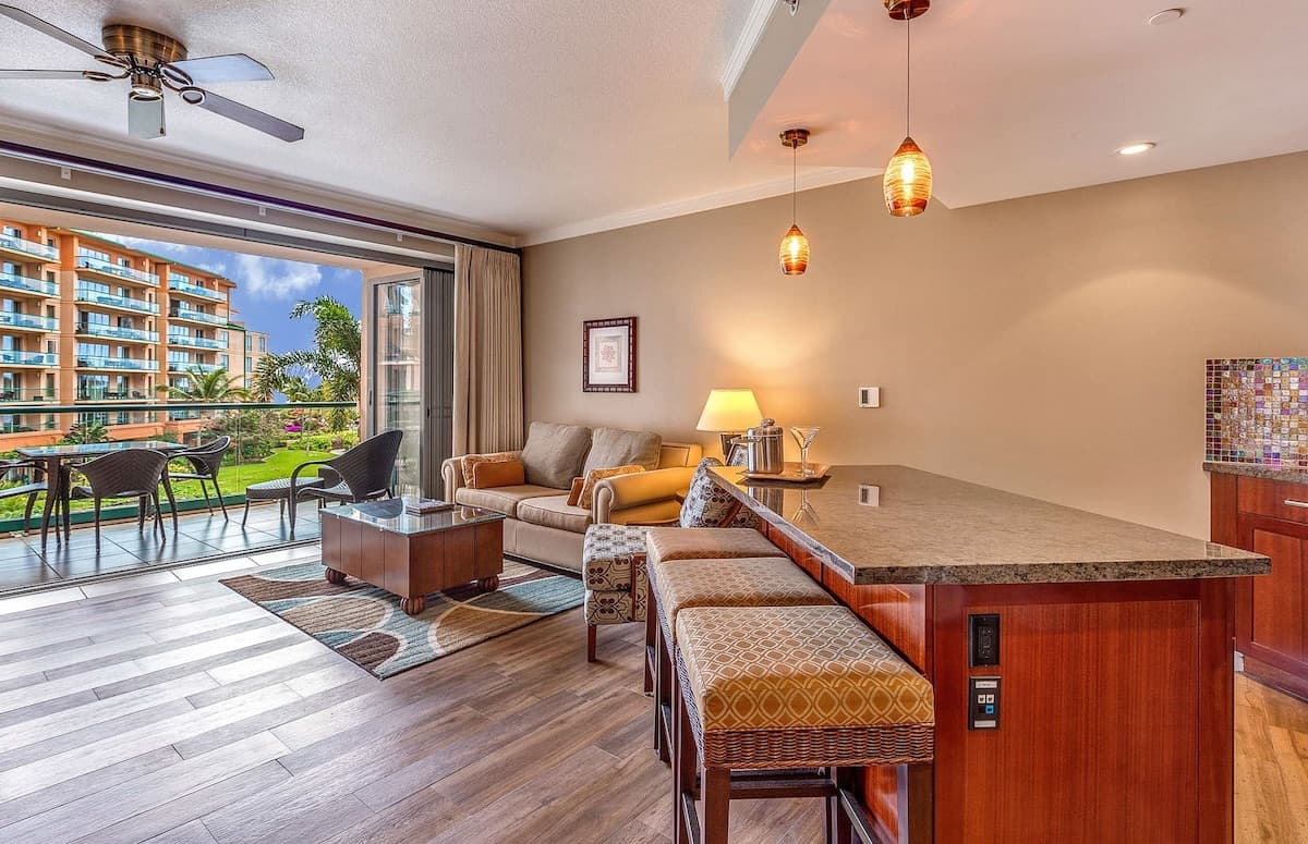 Condo in Lahaina · ★4.93 · Studio · 2 beds · 1 bath - Photo 1