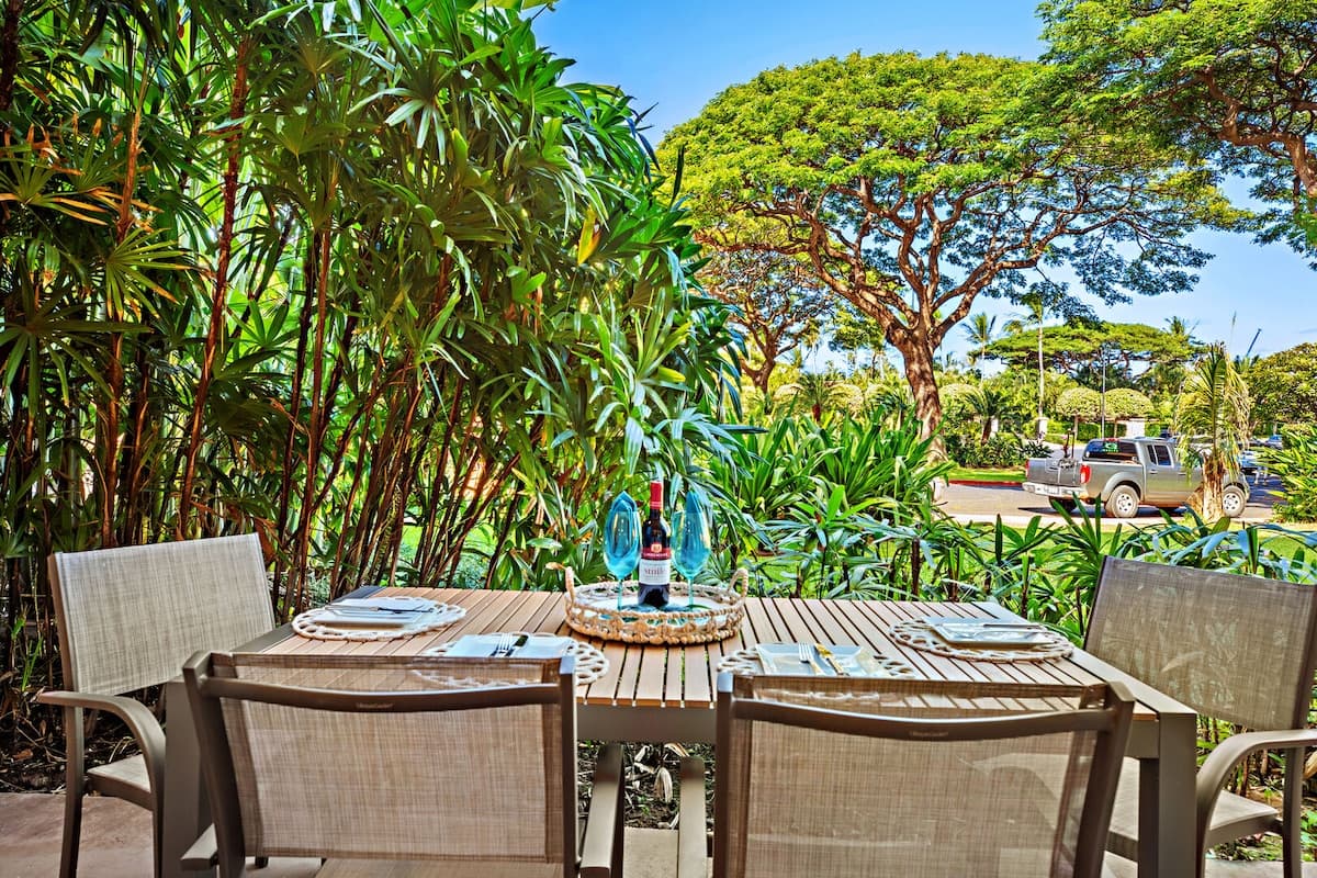 Condo in Lahaina · ★4.91 · 2 bedrooms · 3 beds · 2 baths - Photo 2