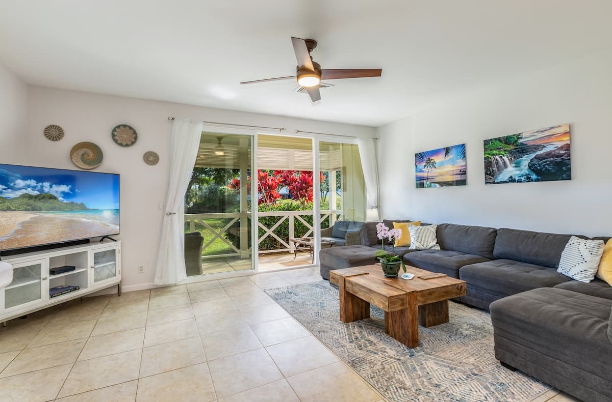 Townhouse in Princeville · ★4.95 · 3 bedrooms · 3 beds · 2.5 private baths - Photo 5