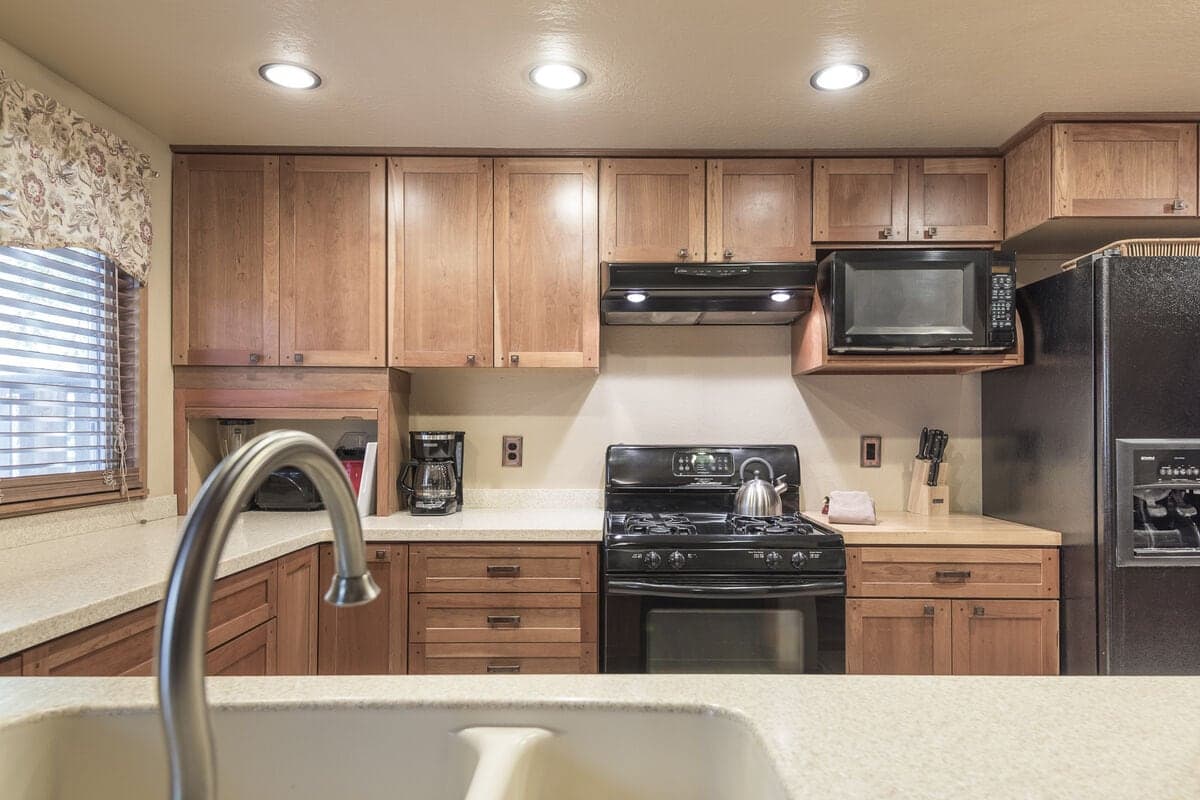 Luxury End-Unit Townhome Near Lake & Slopes - Photo 1