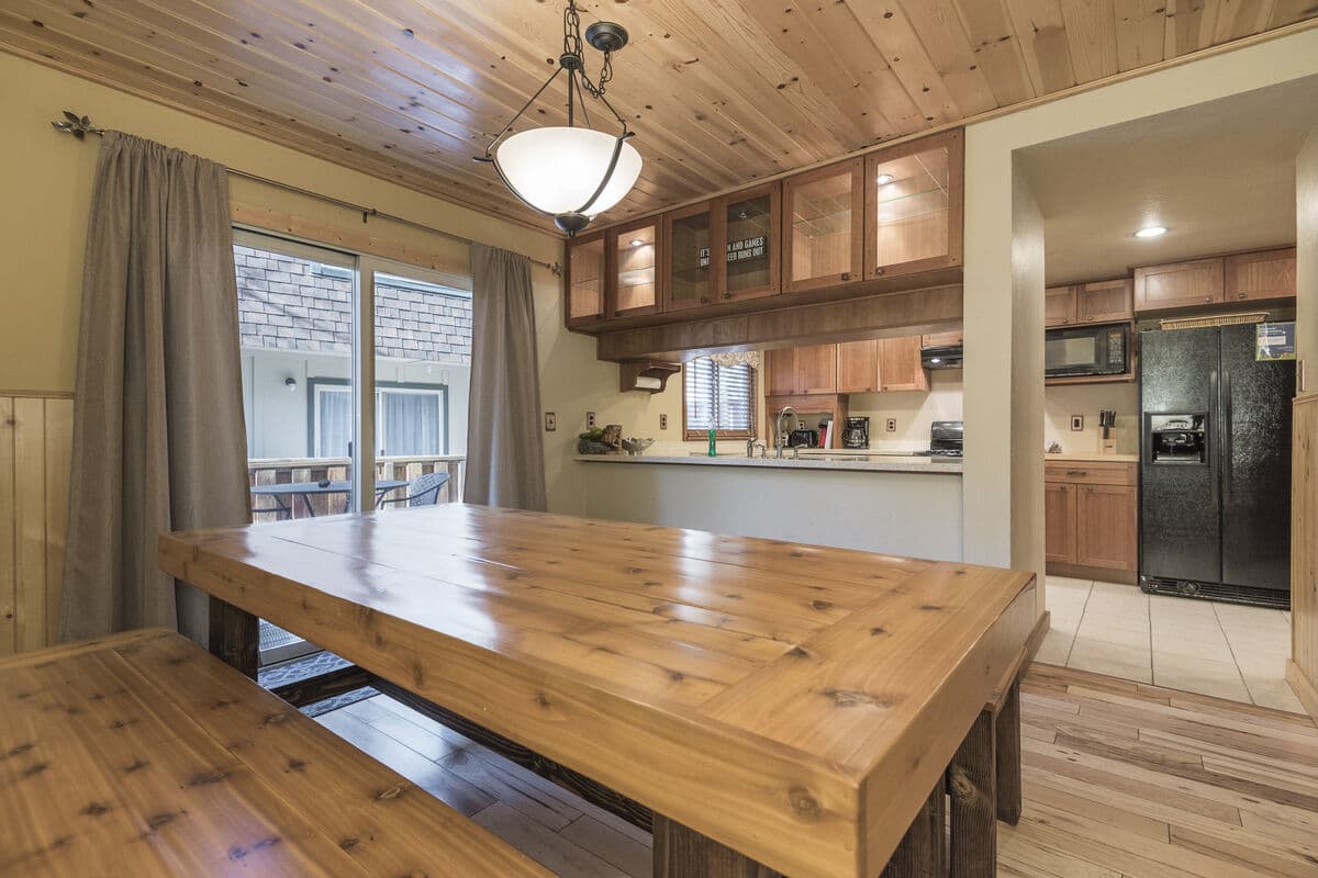 Luxury End-Unit Townhome Near Lake & Slopes - Photo 4