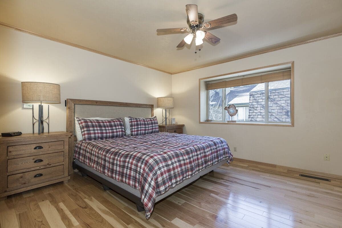 Luxury End-Unit Townhome Near Lake & Slopes - Photo 5