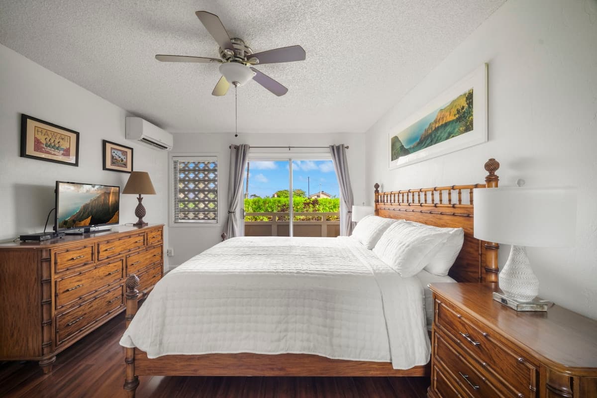 Condo in Kapaa · ★4.74 · 1 bedroom · 2 beds · 1 bath - Photo 2