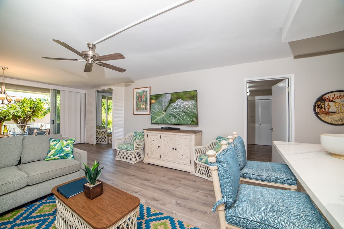 Condo in Lahaina · ★4.58 · 1 bedroom · 3 beds · 1 private bath - Photo 5