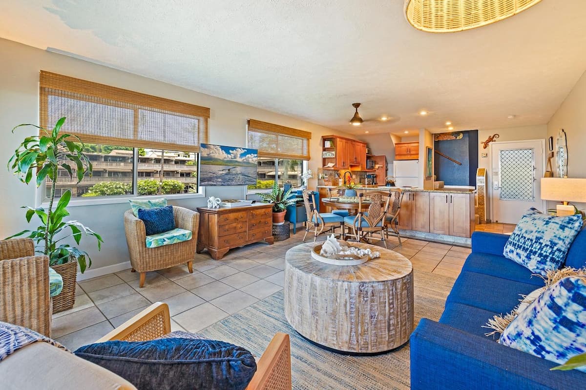 Condo in Lahaina · ★4.81 · 2 bedrooms · 4 beds · 2 baths - Photo 2