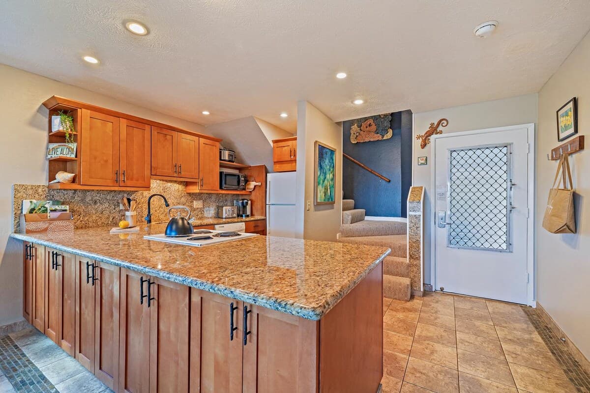 Condo in Lahaina · ★4.81 · 2 bedrooms · 4 beds · 2 baths - Photo 5