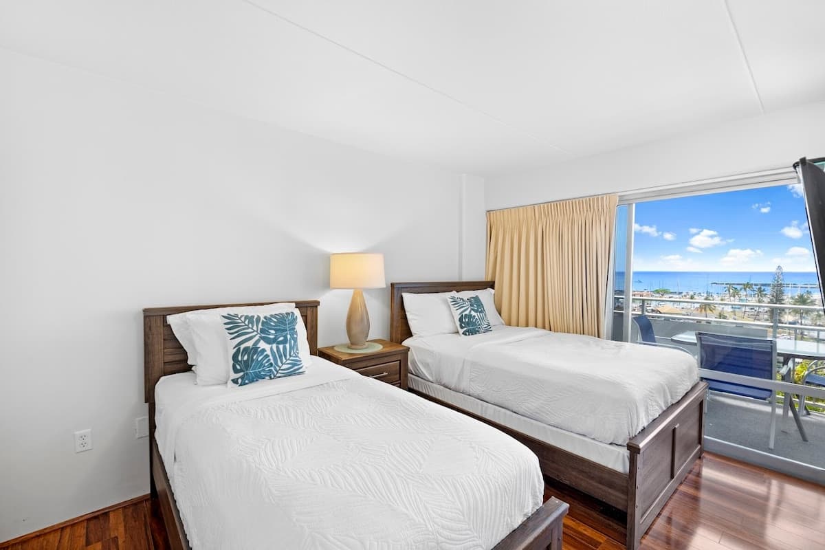 Breathtaking 2BR Ocean View near Waikiki Beach - Photo 5