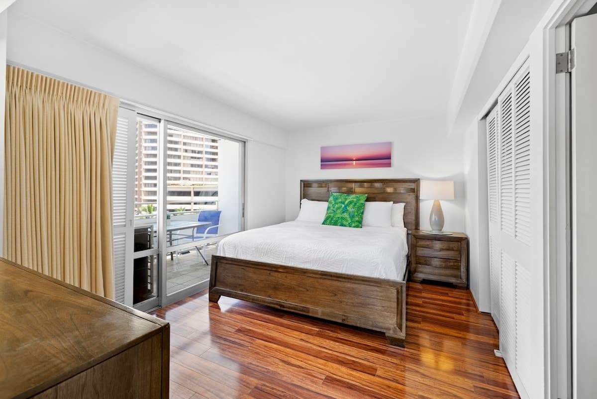Breathtaking 2BR Ocean View near Waikiki Beach - Photo 1