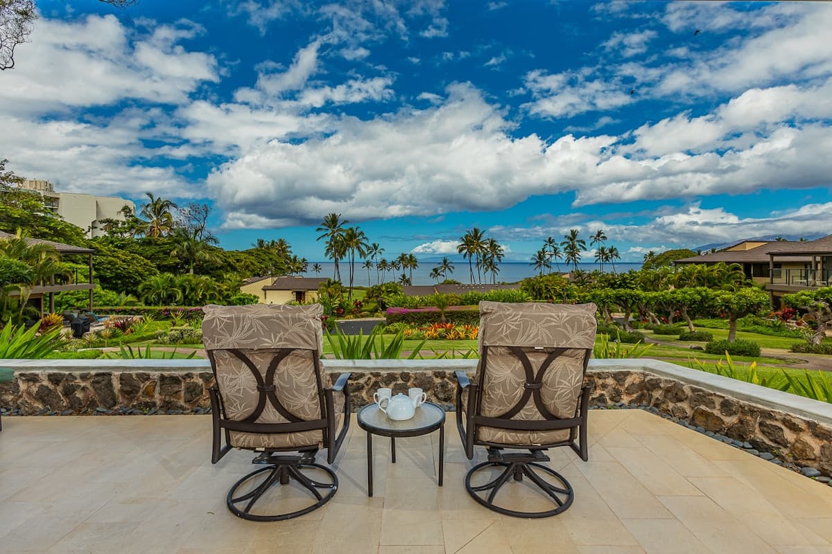 Condo in Kihei · ★4.93 · 2 bedrooms · 3 beds · 2 baths - Photo 2