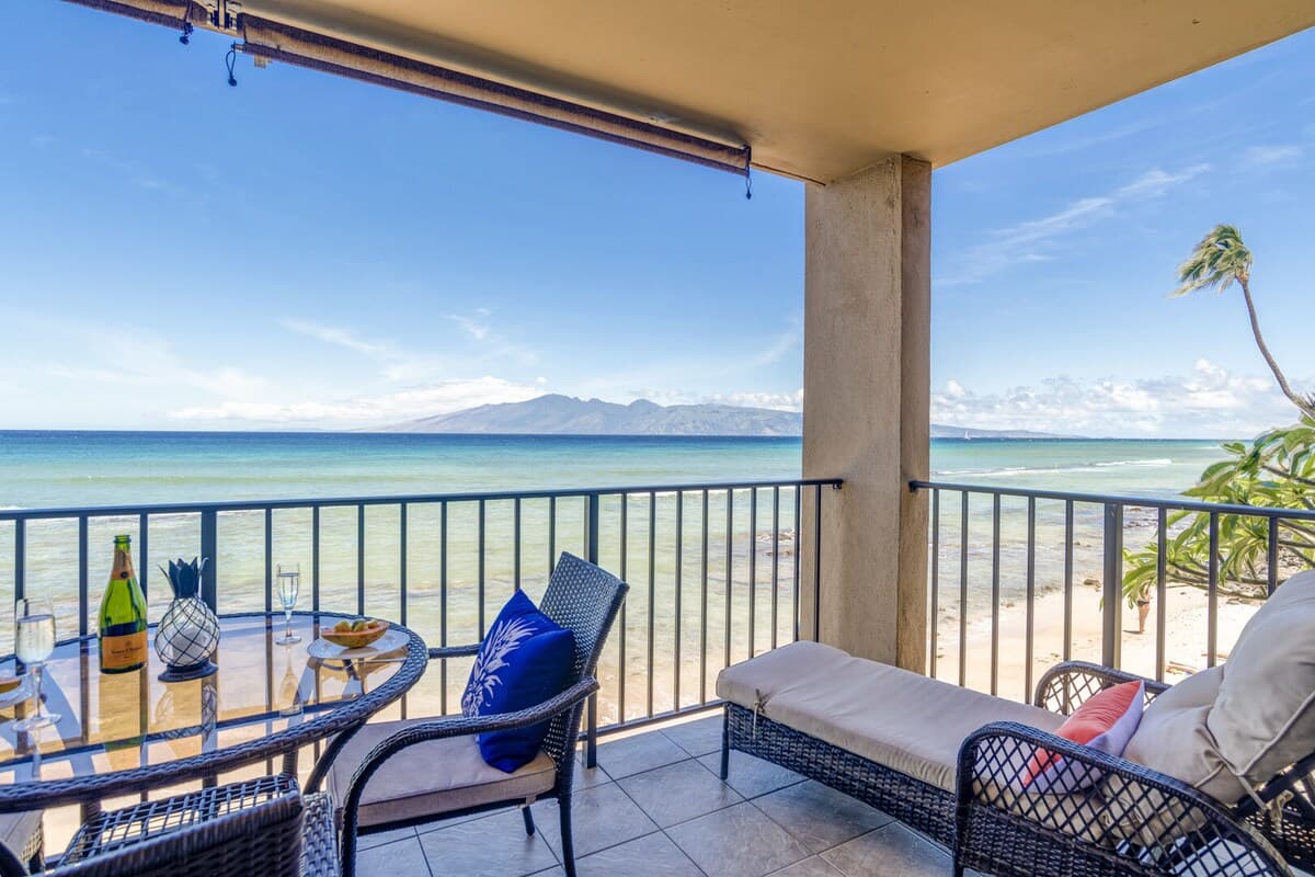 Condo in Lahaina · ★4.76 · 1 bedroom · 2 beds · 1 private bath - Photo 3