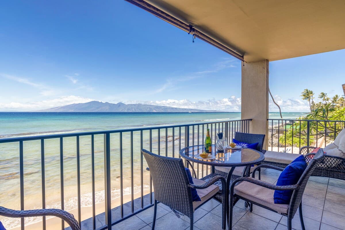 Condo in Lahaina · ★4.76 · 1 bedroom · 2 beds · 1 private bath - Photo 2