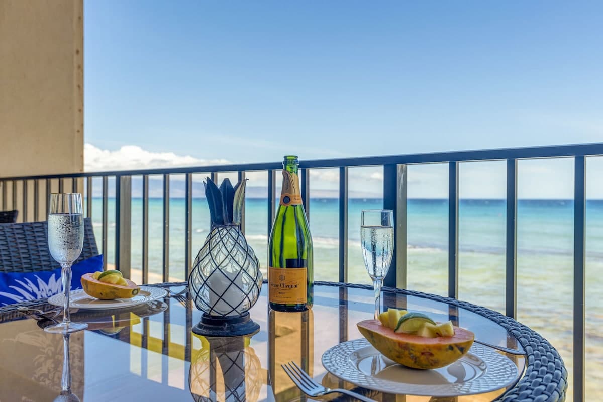 Condo in Lahaina · ★4.76 · 1 bedroom · 2 beds · 1 private bath - Photo 1
