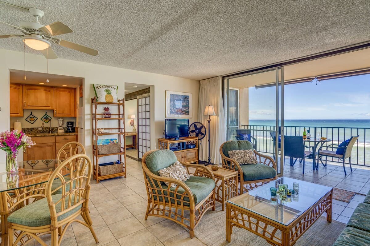 Condo in Lahaina · ★4.76 · 1 bedroom · 2 beds · 1 private bath - Photo 5