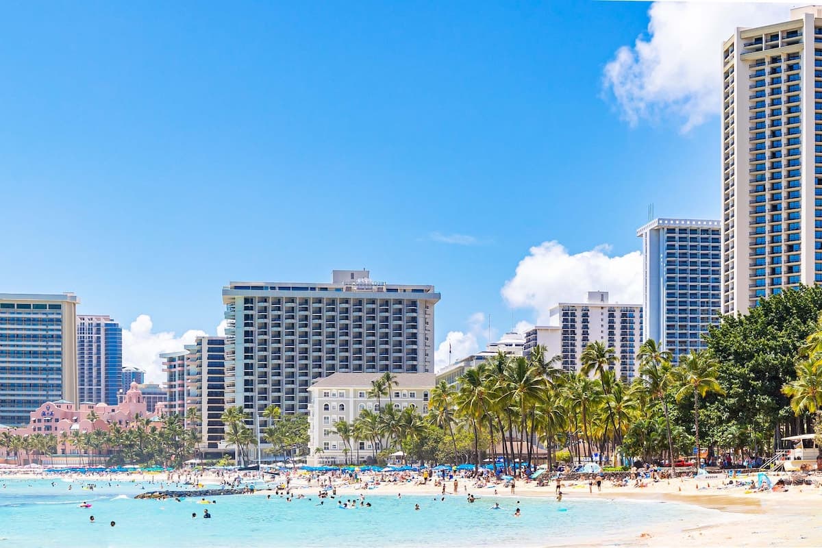 Prime Waikiki Stay – Steps to the Beach & Dining! - Photo 5