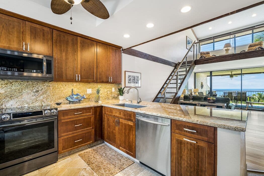 Condo in Kailua-Kona · ★4.73 · 3 bedrooms · 3 beds · 3 baths - Photo 2