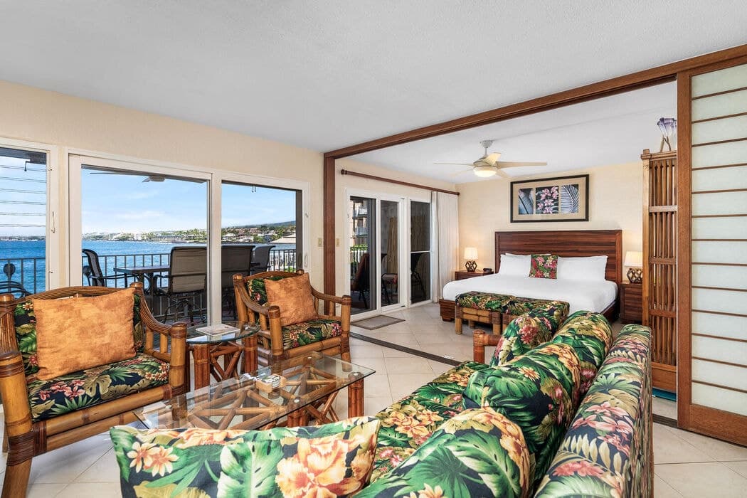 Condo in Kailua-Kona · ★5.0 · 2 bedrooms · 2 beds · 2 baths - Photo 4