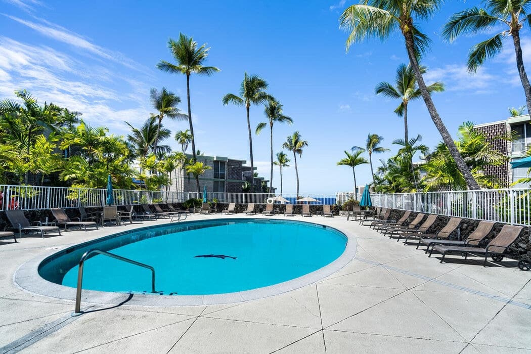 Condo in Kailua-Kona · ★5.0 · 2 bedrooms · 2 beds · 2 baths - Photo 5