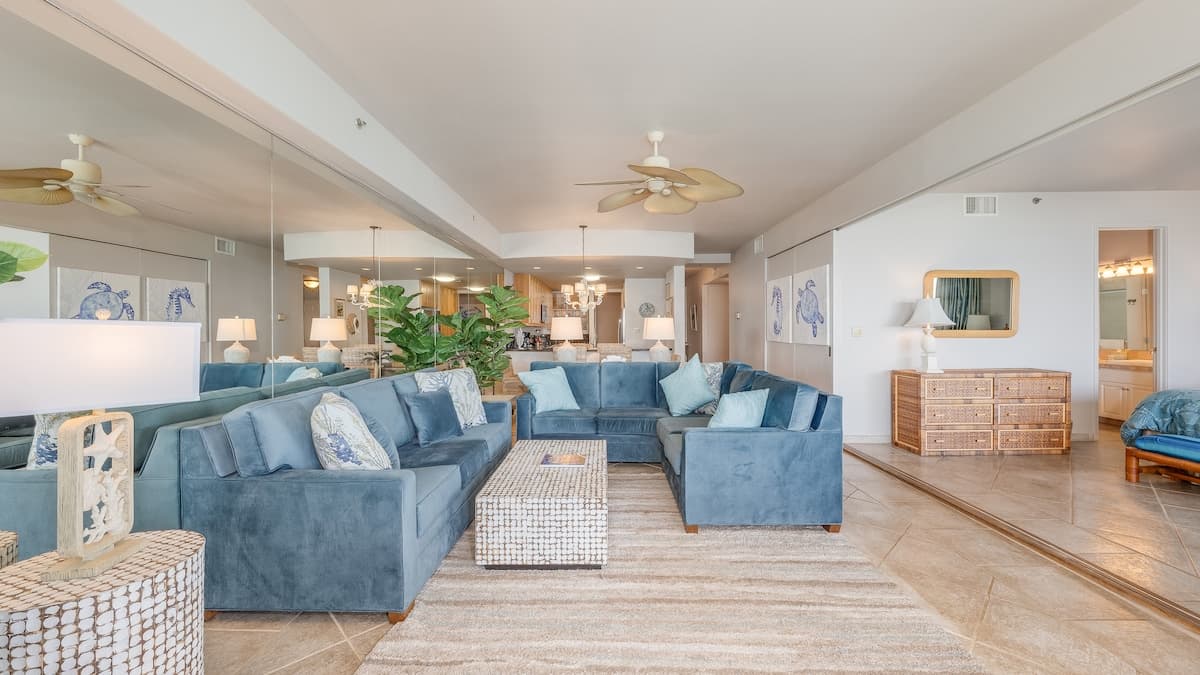 Condo in Lahaina · ★4.9 · 2 bedrooms · 4 beds · 2 baths - Photo 5