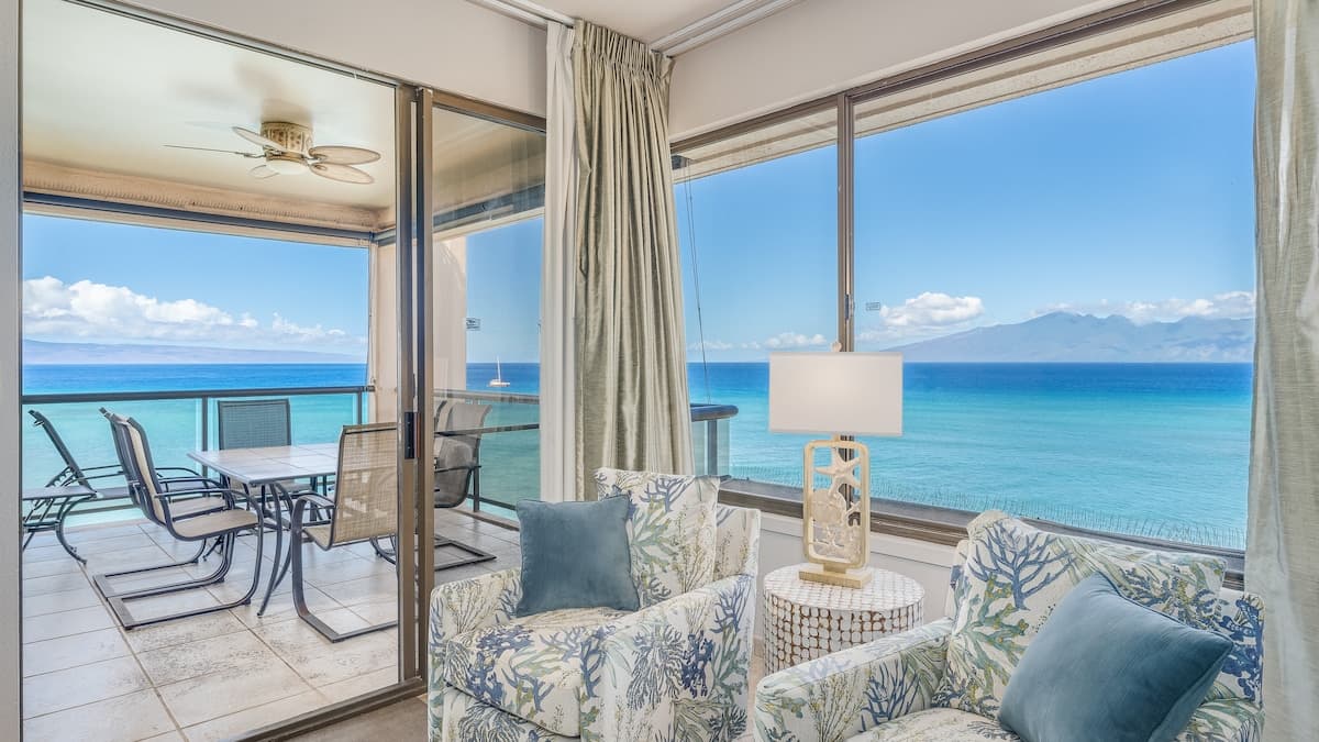 Condo in Lahaina · ★4.9 · 2 bedrooms · 4 beds · 2 baths - Photo 3