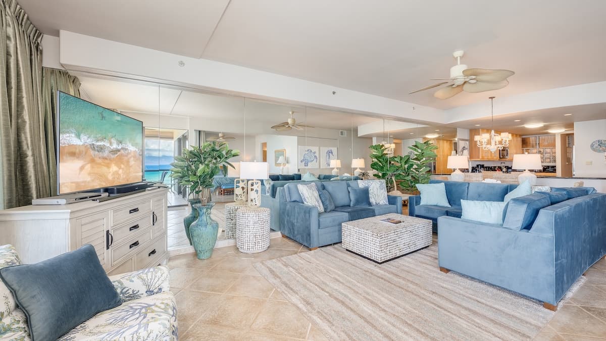 Condo in Lahaina · ★4.9 · 2 bedrooms · 4 beds · 2 baths - Photo 4