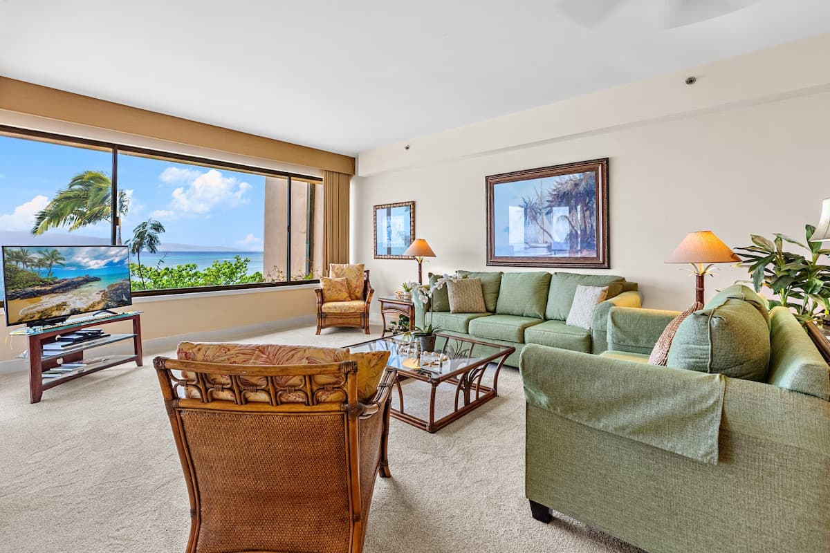 Condo in Lahaina · ★4.86 · 2 bedrooms · 4 beds · 2 baths - Photo 5