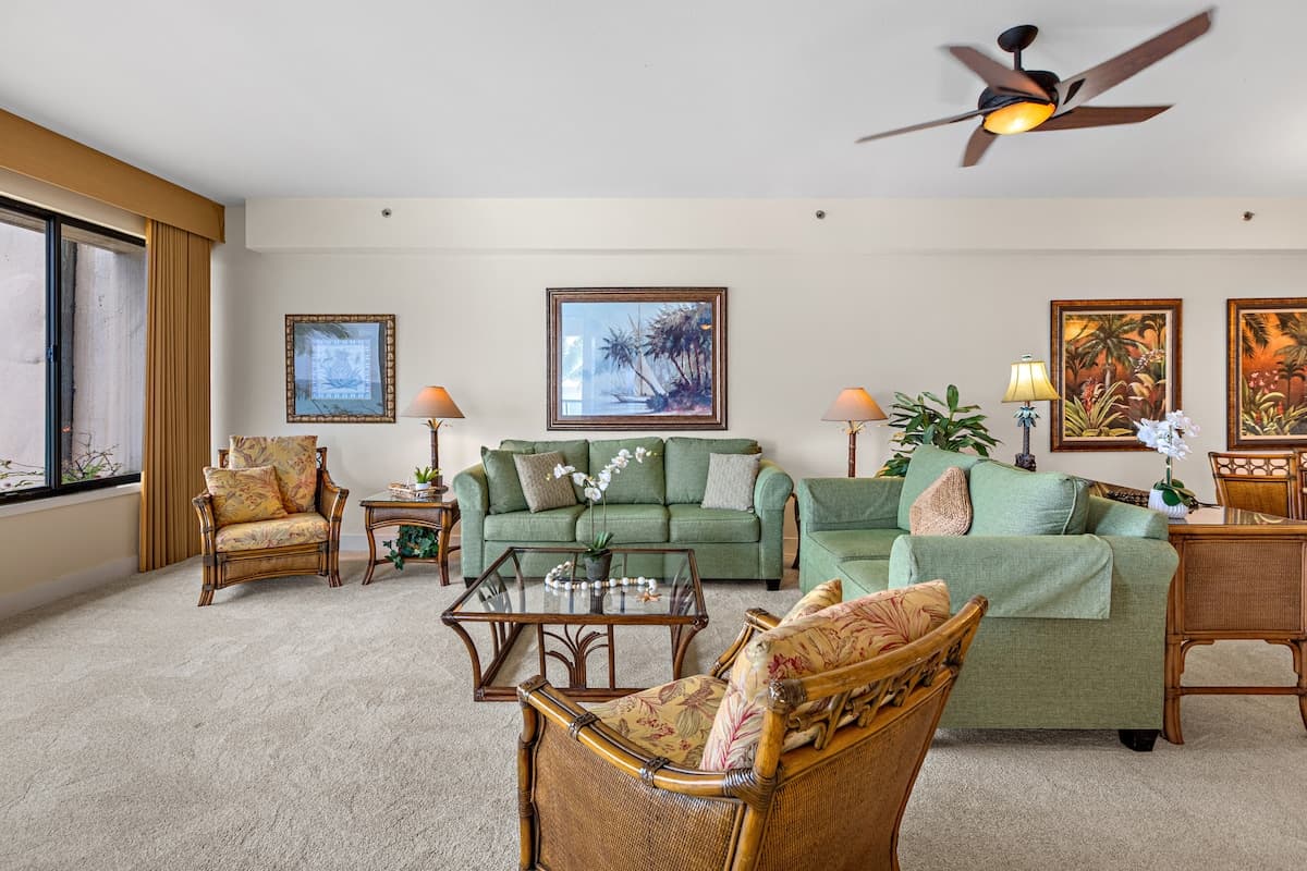 Condo in Lahaina · ★4.86 · 2 bedrooms · 4 beds · 2 baths - Photo 4