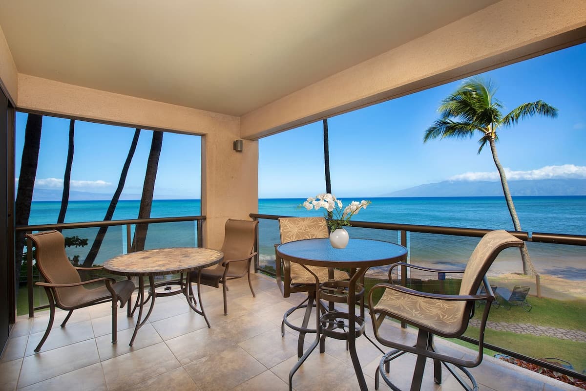 Condo in Lahaina · ★5.0 · 2 bedrooms · 3 beds · 2 baths - Photo 2