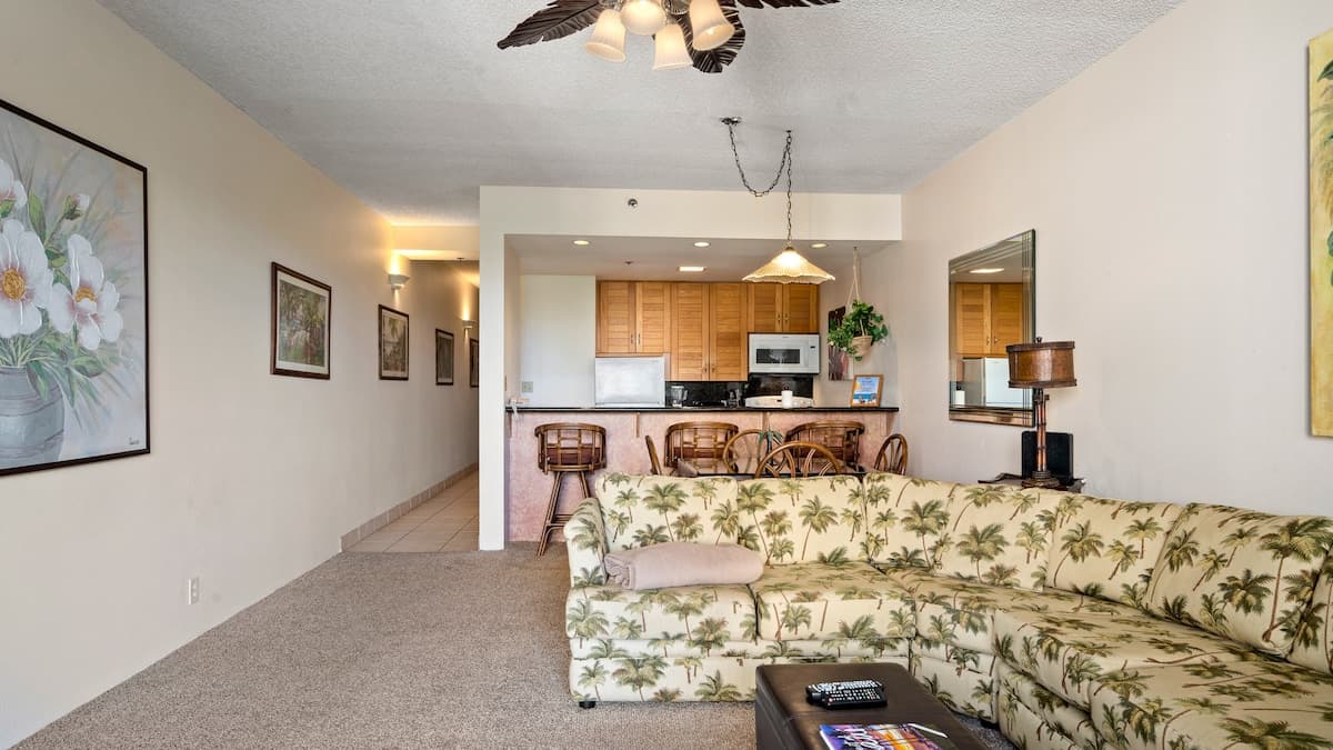 Condo in Lahaina · ★4.53 · 1 bedroom · 2 beds · 2 private baths - Photo 2